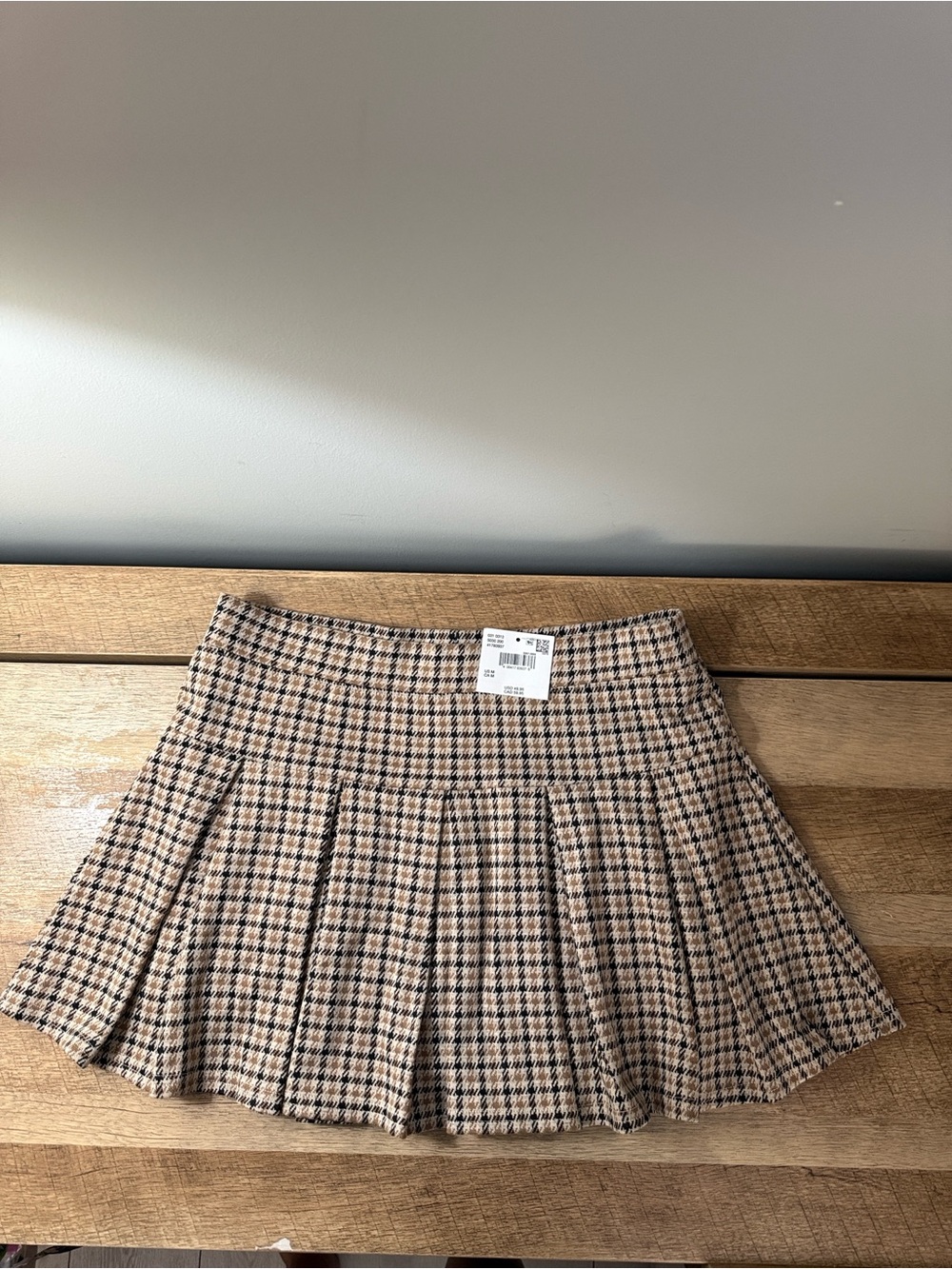 AMERICAN EAGLE Pleated Houndstooth Mini Skirt in Beige and Brown, NWTs, M